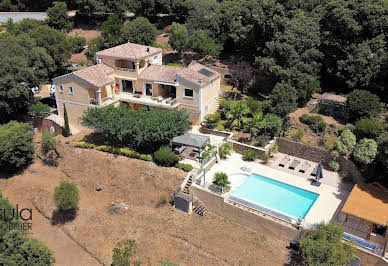 Maison avec piscine et terrasse 2