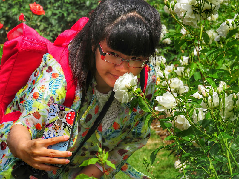 Un selfie in mezzo alle rose di Giorgio Lucca