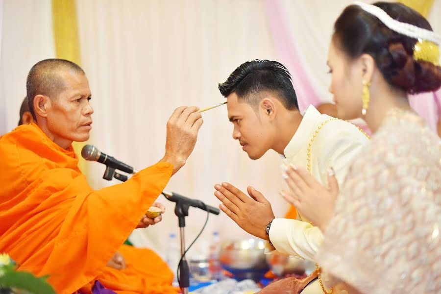 Fotógrafo de bodas Kriwut Pooseemuang (sombatfoto). Foto del 8 de septiembre 2020
