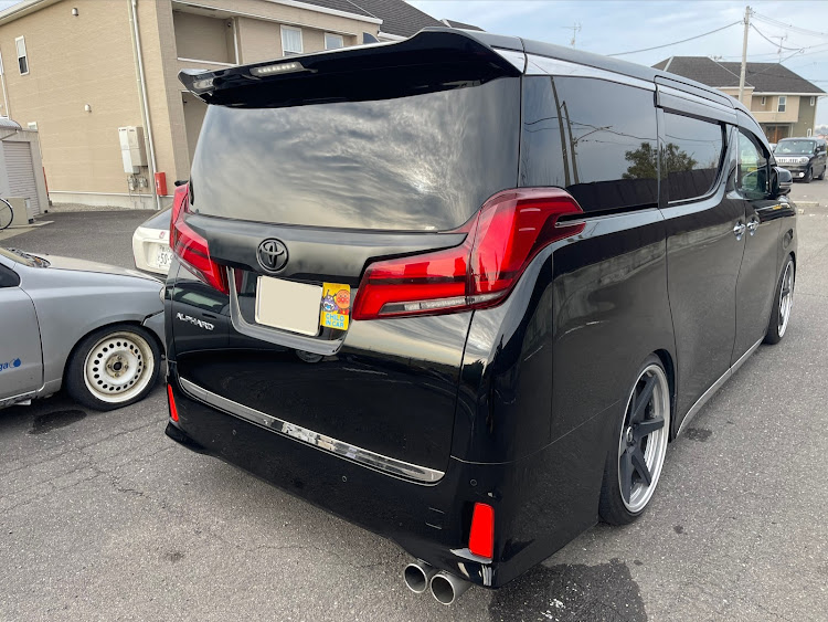 アルファードのリアメッキ・ブラックアウト・ブレーキキャリパー・キャリパーカバー・エンドレスに関するカスタム事例の投稿画像1枚目