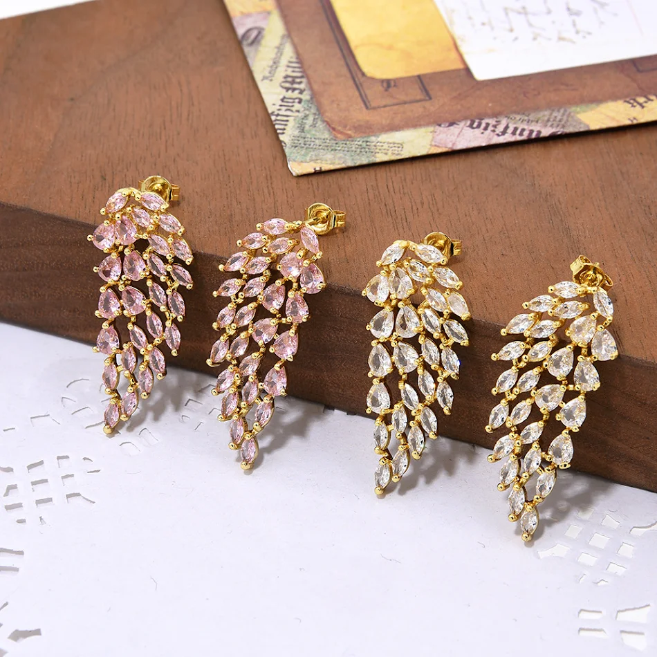 Brincos femininos personalizados com asas de anjo e zircônias cravejadas, charmosos e combinam com tudo, ideais para qualquer look