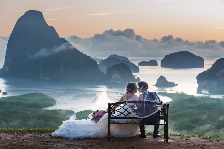 Fotografer pernikahan Promphan Suwansukum (promphans). Foto tanggal 10 Oktober 2019