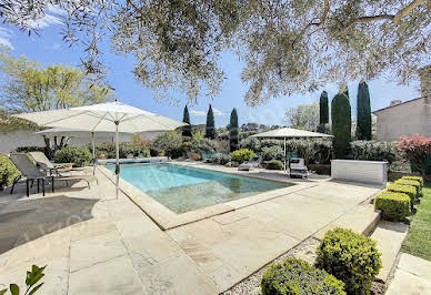 Maison avec piscine et jardin 7