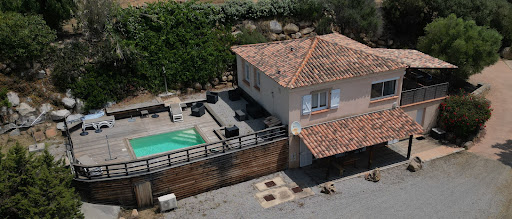 Villa with pool and garden 2