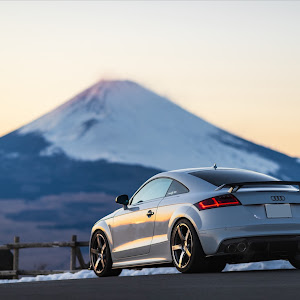 TT RS クーペ A5