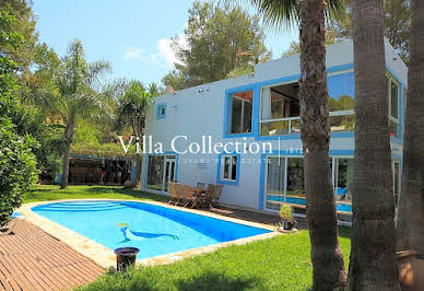 Villa with pool and terrace 4