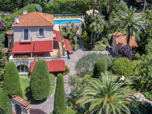 Villa with pool 2