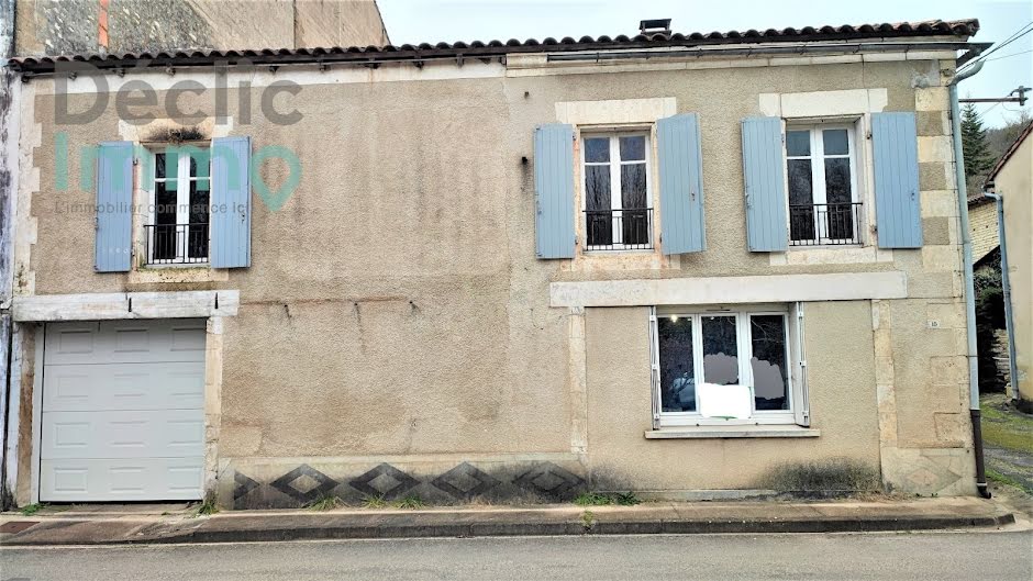 Vente maison 5 pièces 140 m² à Marcillac-Lanville (16140), 65 000 €