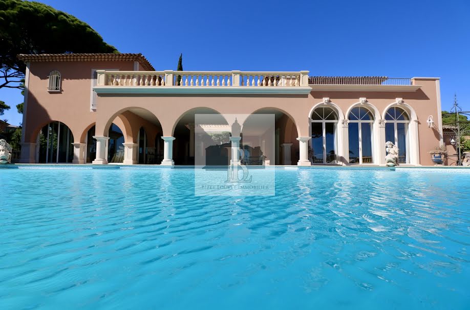 Vente villa 10 pièces 560 m² à Sainte-Maxime (83120), 5 500 000 €