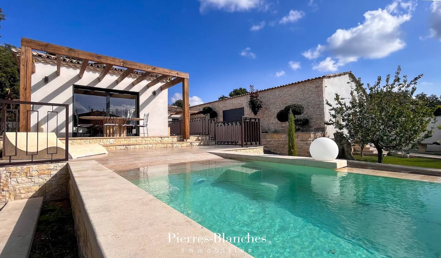 Maison avec piscine et terrasse Sommieres