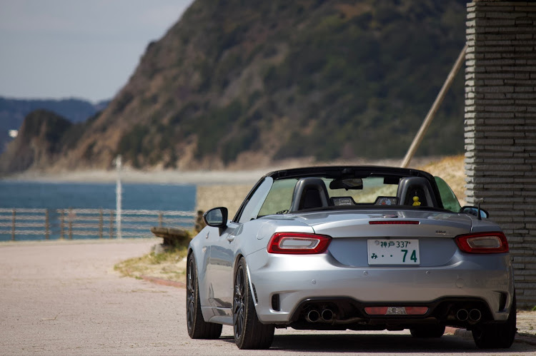 124スパイダーのFunky Roadster Club・淡路島・Lightroom・一眼レフ練習に関するカスタム事例の投稿画像1枚目