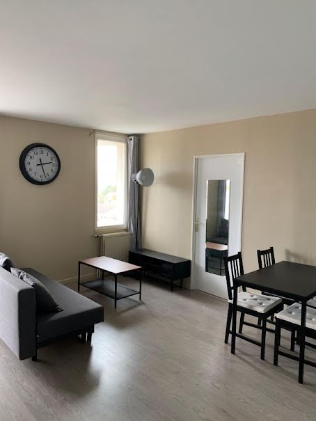 Location meublée appartement 2 pièces 39 m² à Cergy (95000), 875 €