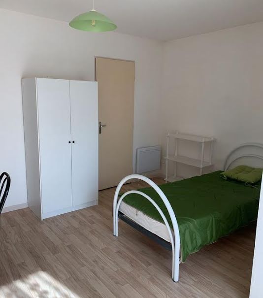 Location  appartement 1 pièce 27 m² à Poitiers (86000), 475 €