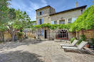 Maison avec piscine et jardin (image 1)