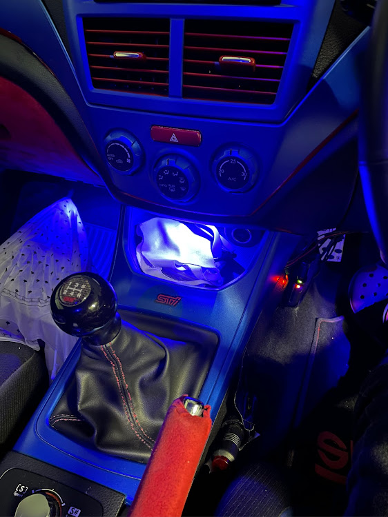 エッセのアイライン自作・小物入れLED化・DIY・ふれミ・コラボお誘いお待ちしておりますに関するカスタム事例の投稿画像17枚目