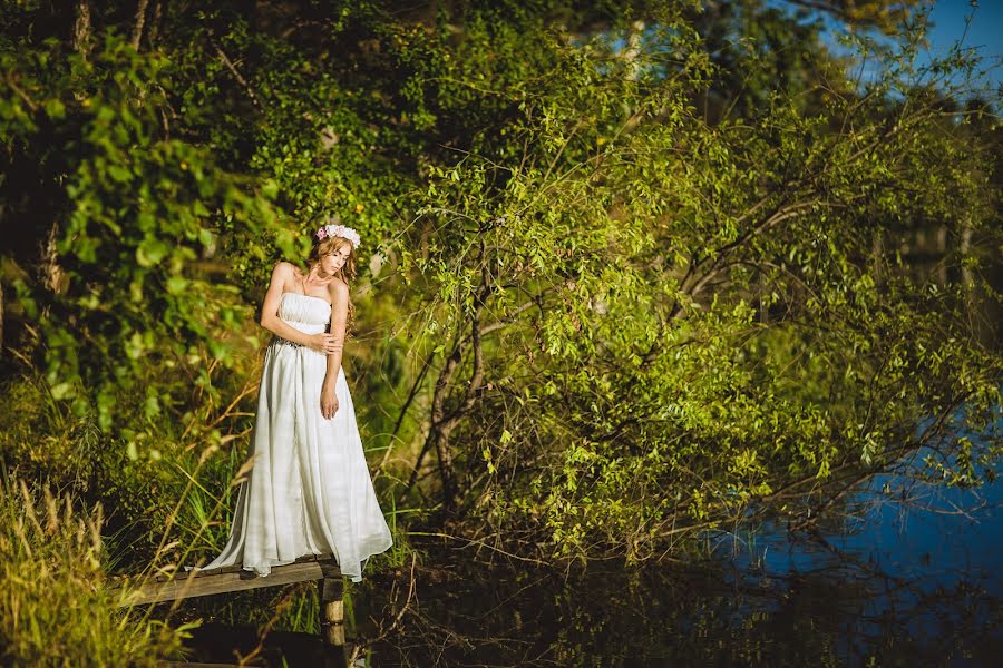 Fotógrafo de casamento Oksana Ladygina (oxanaladygina). Foto de 10 de fevereiro 2016