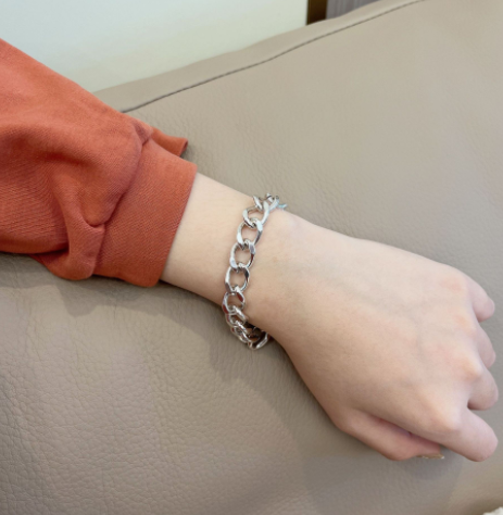 Pulsera coreana sencilla con cadena irregular para novias, un accesorio elegante y moderno, perfecto para complementar cualquier atuendo y celebrar la amistad.