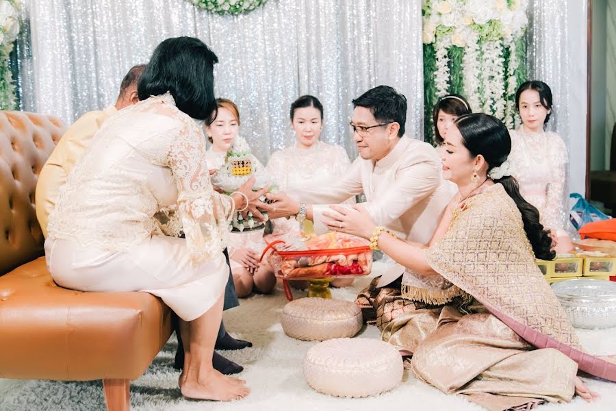 結婚式の写真家Chaiwat Suwannahong (suwanhong)。2020 9月8日の写真