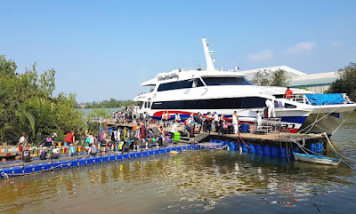 Arrival at Tapee Pier in Surat Thani