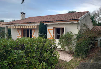 Maison avec piscine et terrasse 1