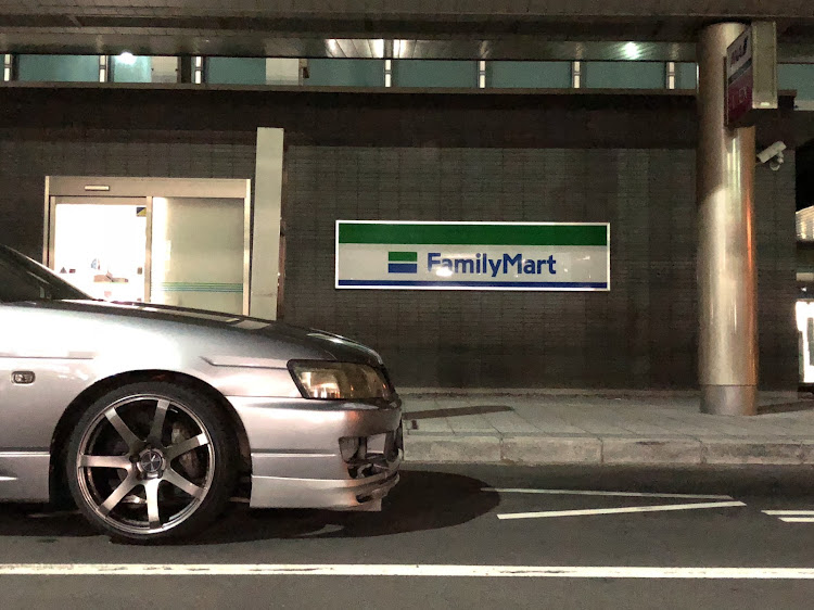 ローレルの2018ベストショット・ドライブ・Family Mart・愛車の横顔に関するカスタム事例の投稿画像2枚目