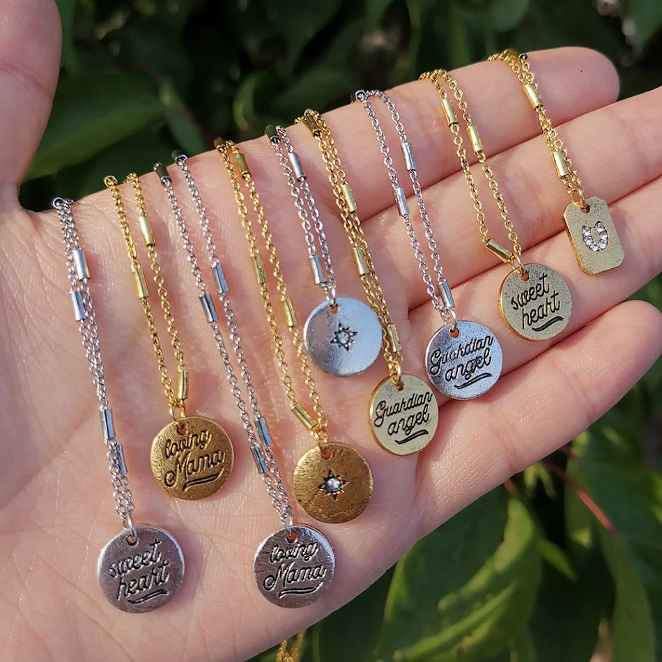 Populaire en modieuze gepersonaliseerde eenvoudige ketting met engelenletter, een perfect cadeau om je persoonlijke stijl te tonen.