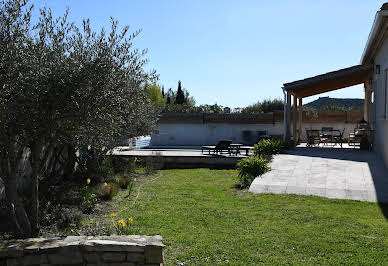 Maison avec piscine et jardin 18