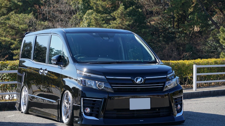 ヴォクシーのヴォクシー80前期・エアサス・代車・代車生活中に関するカスタム事例の投稿画像1枚目
