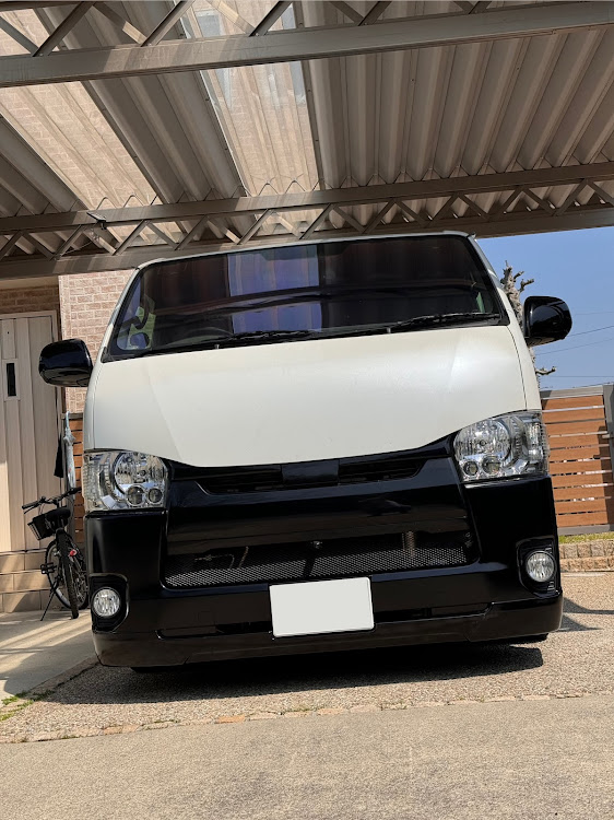 ハイエースバンのビレットハイフロータービン・brado ハイパーチャンバーエアインテークシステム・レカロ・415COBRA・黒ばんぱーに関するカスタム事例の投稿画像1枚目
