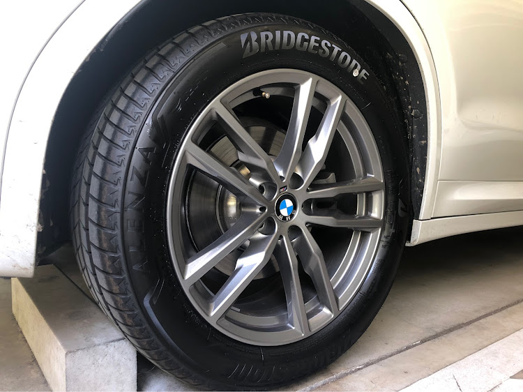 X3のタイヤ、ホイール交換・2020年モデル・スタッドレスタイヤに関するカスタム事例の投稿画像1枚目