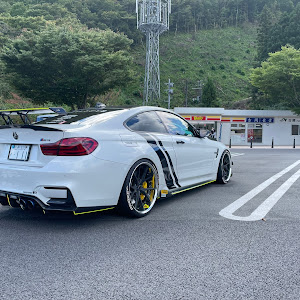 M4 クーペ F82