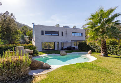 House with garden and terrace 9