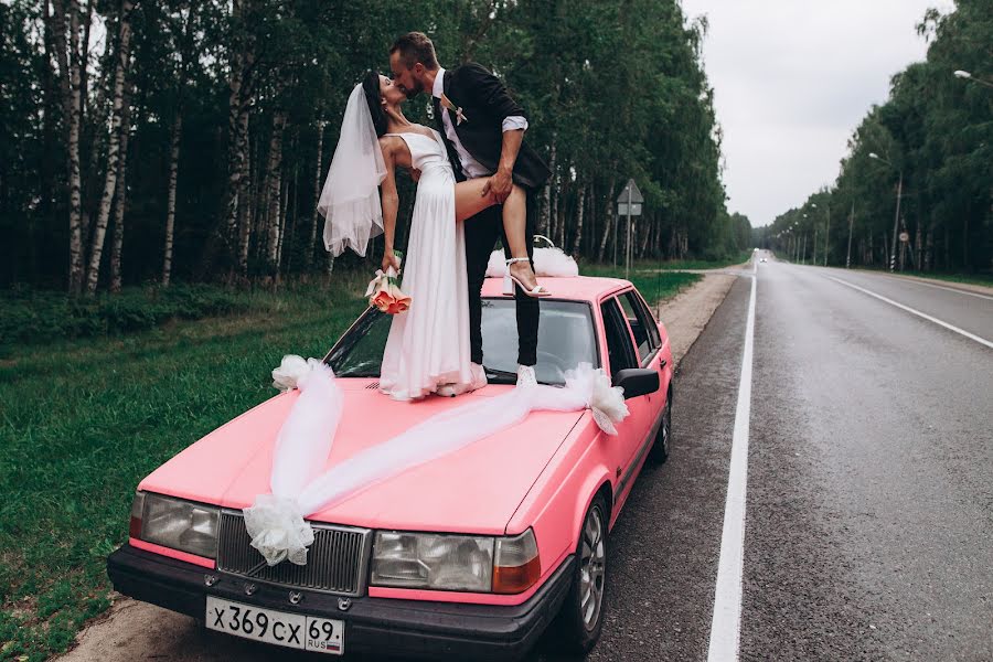 Wedding photographer Maksim Rogulkin (maximrogulkin). Photo of 11 August 2021