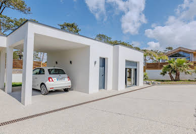 Villa avec piscine en bord de mer 4