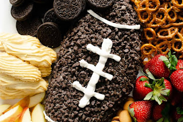 Football Cookies & Cream Cheesecake Dip