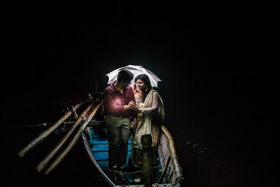 Fotógrafo de casamento Arunava Chowdhury (arunavachowdhur). Foto de 25 de março 2016