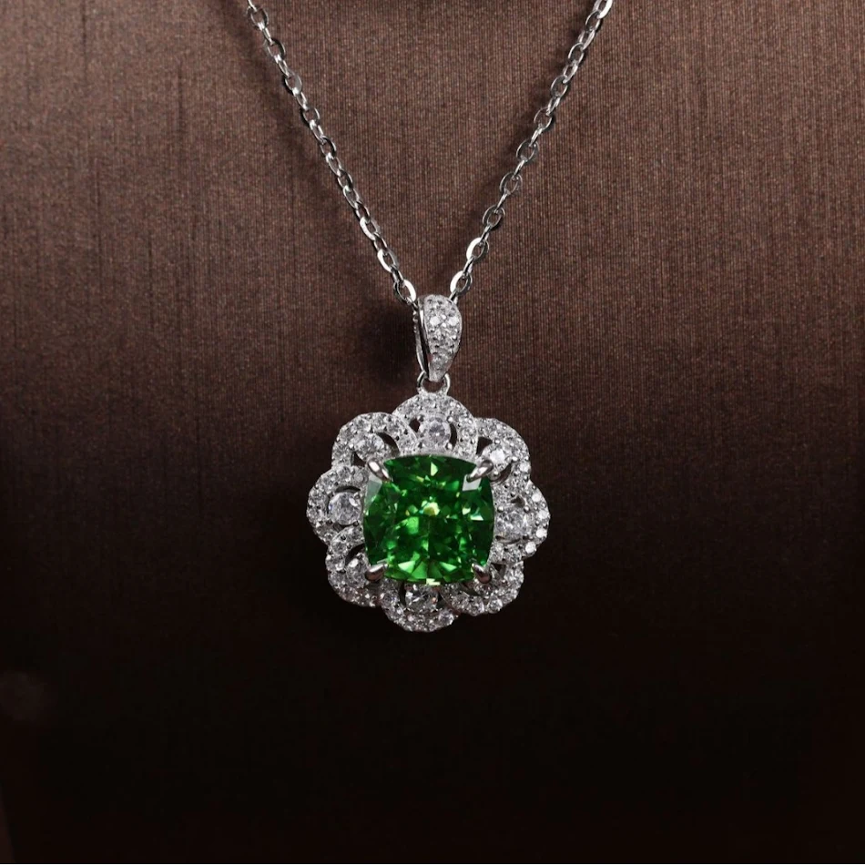 S925 Smaragd hanger ketting, luxe en hoogwaardig, voor een chique uitstraling, een perfect cadeau voor speciale gelegenheden.