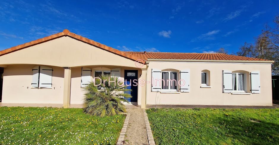 Vente maison 5 pièces 137 m² à Nieuil-l'Espoir (86340), 275 000 €