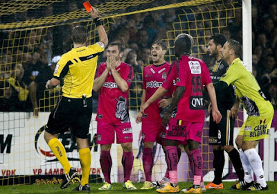 Pechvogel François maakt halve owngoal en krijgt rood: "Kan de ref begrijpen"