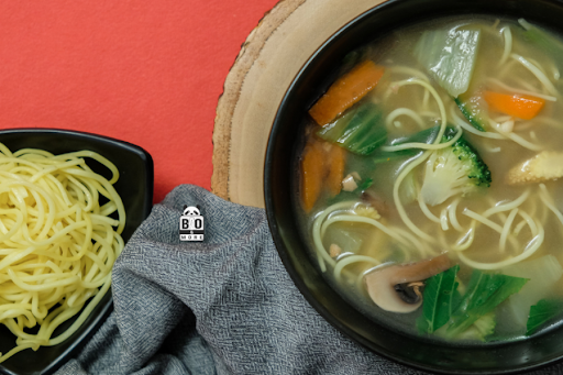 Veg Noodle Soup With Burnt Garlic