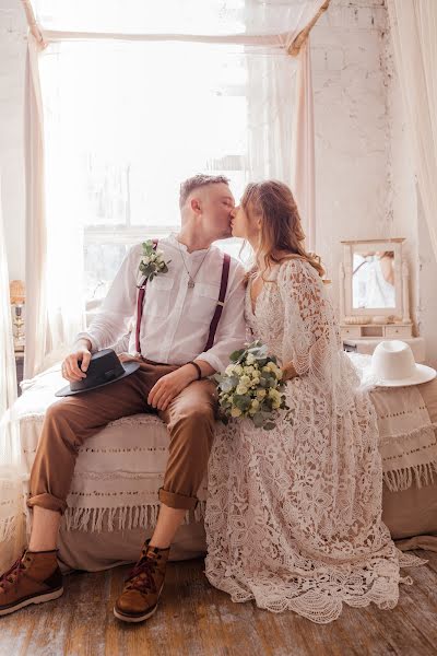 Fotógrafo de casamento Valya Dubovka (dubovka). Foto de 6 de agosto 2021