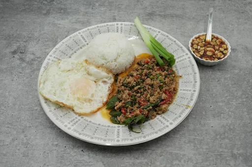 Minced Chicken In Holy Basil Leaves/ Egg.