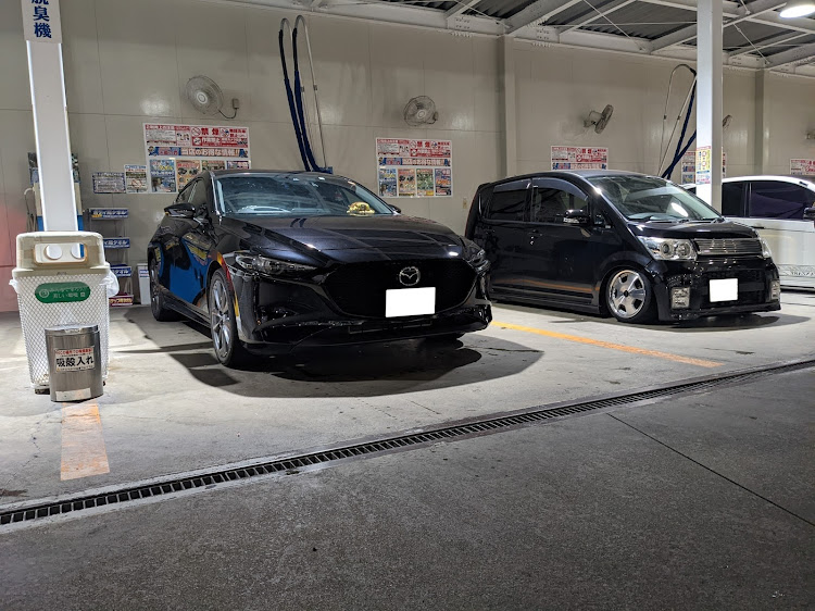 MAZDA3のムーヴL175S・夜の洗車・洗車・エネジェット・夜の洗車は虫がちょっと😩に関するカスタム事例の投稿画像1枚目