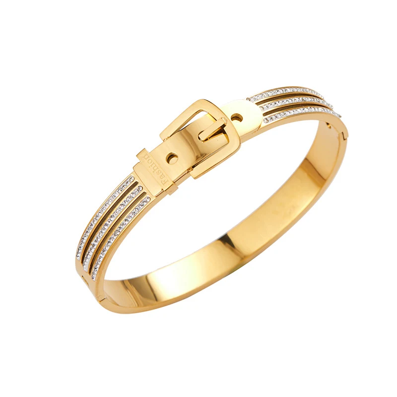 Bracelet à boucle de ceinture avec placage sous vide en acier de titane. Robuste et élégant pour un style impeccable au quotidien. Confort et durabilité assurés.