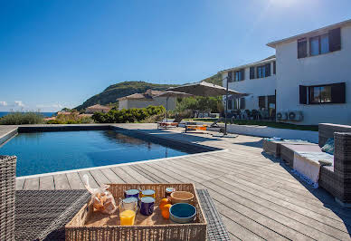 Villa avec piscine en bord de mer 3