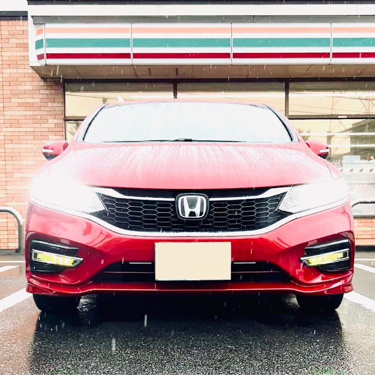 ジェイドのJADE HYBRID-X・近所のコンビニ・納車満４年目・相棒のある生活に関するカスタム事例の投稿画像1枚目