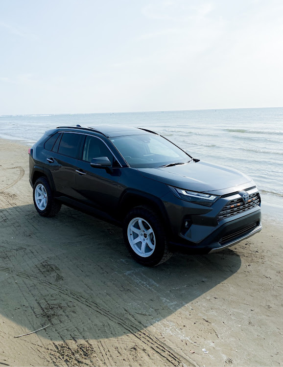 RAV4のRAV4・RAV4 カスタム・RAV4乗りさんと繋がりたいに関するカスタム事例の投稿画像1枚目