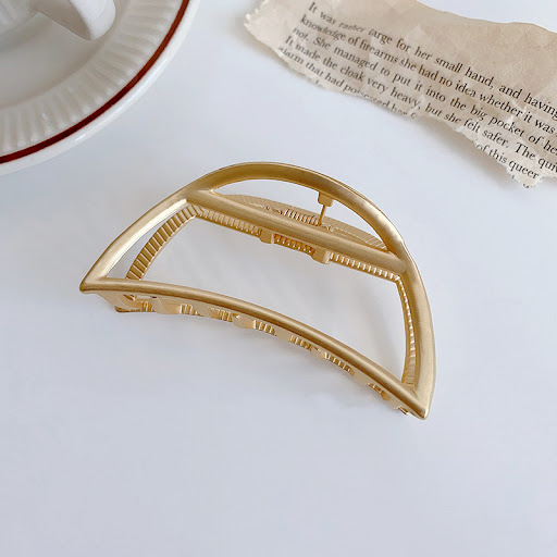 Title 31, Summer New Trendy Pearl Hairpin. A stylish hair...