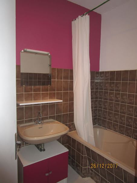 Location  appartement 3 pièces 50 m² à Belfort (90000), 400 €