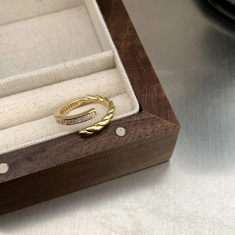 Maillard Style Vintage Amber Natuursteen Ring voor Vrouwen, Temperament Wild, een statement ring voor een unieke look.